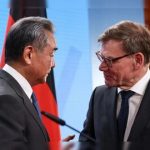 وزیر خارجه چین: ژاپن ارتش ما را تهدید می‌کند