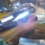 پرواز واقعی یک مرسدس بنز در خیابان / معجزه‌ای که جان راننده را نجات داد/ عکس و فیلم