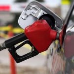 پمپ بنزین‌ها شلوغ شد/ مردم نگران سهمیه بنزین خود نباشند