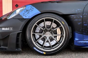 چرا برخی خودروها از ترمزهای سرامیکی استفاده می‌کنند؟