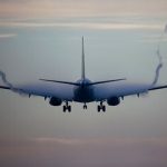 چرا نور کابین هواپیما موقع فرود و برخاستن کم می‌شود؟