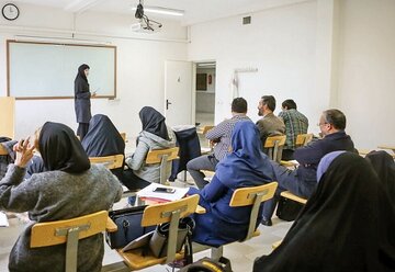چه کسانی مسئول بیسوادی دانش آموزان و دانشجویان هستند؟