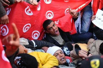 چگونه امید دموکراسی در جهان عرب رنگ باخت / تونس: جرقه ناکام بهار عربی / بهار دروغین: پایان امیدهای انقلابی تونس؟