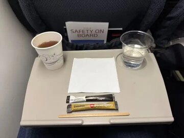 آبی که در هواپیما مینوشید، چقدر سالم است؟