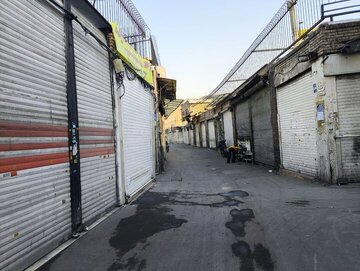 اوضاع و احوال بازارهای تهران به روایت ایسنا؛ فعالیت کسبه در خیابان جمهوری جریان داشت اما اکثر کسبه و مغازه های بازار بزرگ تهران بسته بودند + عکس