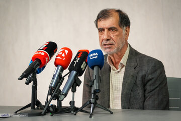 باهنر: نمیتوانیم دور کشور سیم خاردار بکشیم و خودمان همه مشکلات اقتصادی را حل کنیم/ حتماً تحریمهای آمریکا بر اقتصاد ما سایه انداخته اما…