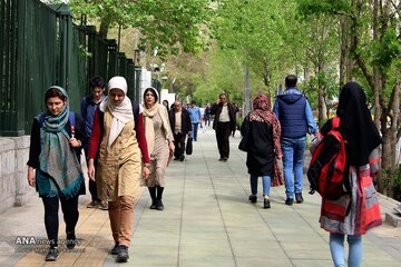 رابطه متناقض حاکمیت با طبقه متوسط ایران؛ «آمال دموکراتیک طبقه متوسط از بین رفت»