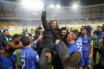 عکس| پرواز قهرمانانه ساپینتو در اصفهان