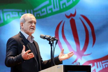 پزشکیان: هیچکس به عنوان دوست بنده به دولت نیامده است/ فشارهای زیادی به دولت وارد میکنند تا روند تامین معیشت مردم را مختل و بی ثباتی ایجاد کنند