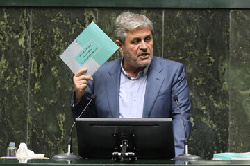 تاجگردون: مگر میشود نیروهای مسلح را رها کرد؟ مگر می شود به حقوق آنان توجه نکرد؟/ بودجه نیروهای مسلح در سال آینده حدود ۷۰۰ همت پیش بینی شده است