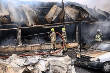 تجمع مالباختگان بازارچه جنت مقابل شهرداری/ عکس