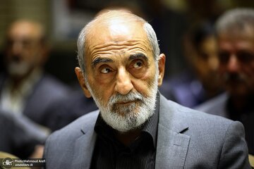 حسین شریعتمداری خطاب به پزشکیان: چرا معاون شما به دیدار برخی زندانیان اغتشاشات اخیر رفت؟/ چرا افراد دولت شما مخالف سختگیری به دانشجویان هستند؟