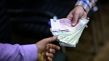 زمان پرداخت عیدی کارمندان و بازنشستگان اعلام شد/ در این تاریخ حساب خود را چک کنید