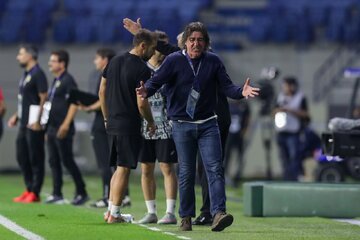 ساپینتو: داور گل سالم ما را آفساید گرفت/وعده سرمربی استقلال پس از شکست