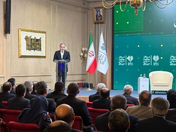 عراقچی: امام راحل کاپیتولاسیون را ننگ کشور می‌دانستند/  اما چرا شعار مردم درخواست استقلال بود؟