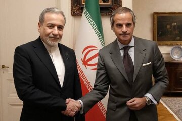 ماراتن دیپلماسی در ژنو/رفع تحریمها هدف اصلی مذاکرات هستهای