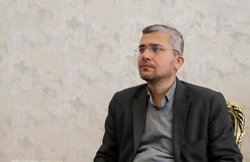 واکنش سخنگوی کمیسیون امنیت ملی به اعزام ناو هواپیمابر آمریکا به منطقه؛ دستتان درد نکند! قبلاً یک هدف برای غرق کردن داشتیم الان ۲ تا + تصویر