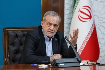 واکنش پزشکیان به سوالی درباره تغییر کردن مواضع امسالش نسبت به سال ۸۸ و ۱۴۰۱