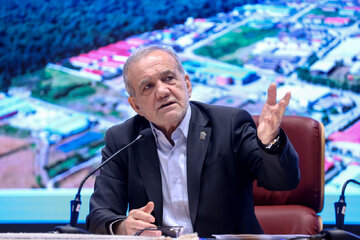 پزشکیان: داعش ایران «نظام بوروکراتیک» است/ از موقعی که ما سرکار آمدیم یک وعدۀ سرمایهگذاری هزار میلیاردی دادند اما معلوم شد که ما را سرکار گذاشتهاند
