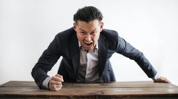 چهار دلیل خشم جوانان/ آنها عصبانی اند؛مسئولان فقط برایشان سخنرانی می کنند