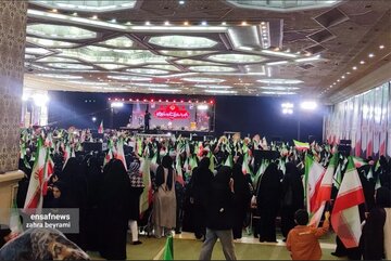 گزارش میدانی از مراسم چهلم جانباختگان دی ماه در مصلی تهران؛ محتوای جمعیت یکدست بودند/ متن مراسم بیشتر از سوگنامه، فتحنامه و پیروزنامه بود