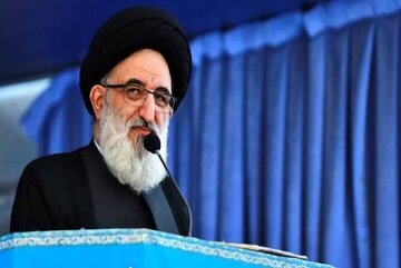 امام جمعه کرج: داشتن مواد هستهای بازدارندگی دارد و لازم نیست حتی تبدیل به بمب شود